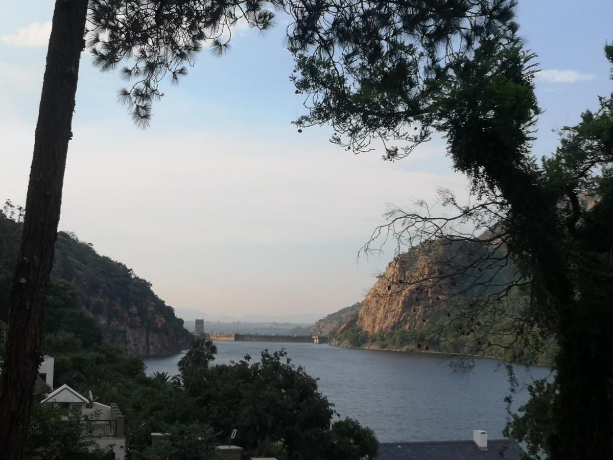 Metsing At Harties Hotel Hartbeespoort Bagian luar foto