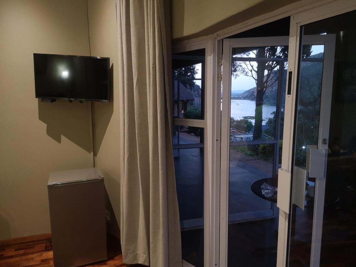 Metsing At Harties Hotel Hartbeespoort Bagian luar foto